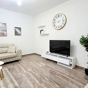 Appartamento One-bedroom Gem By The Square, Tirana
